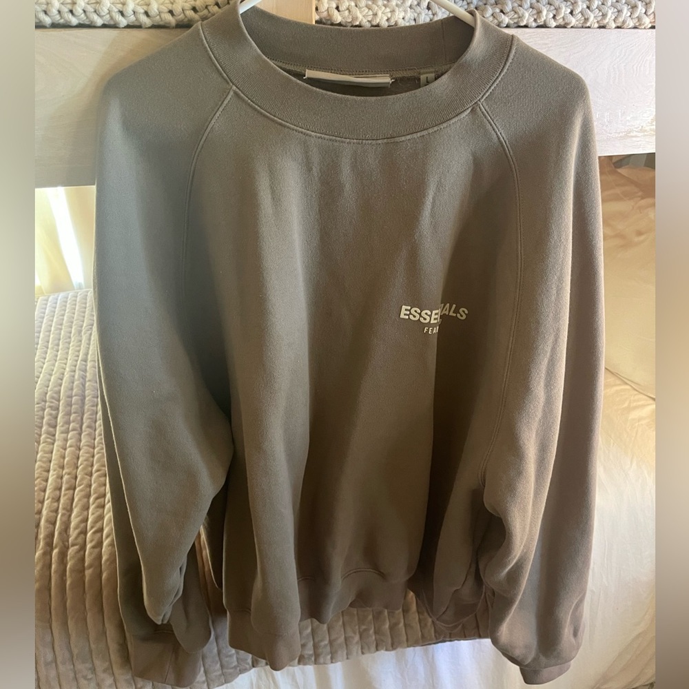 Fear of God Essentials Crewneck, Desert Taupe. Size L.